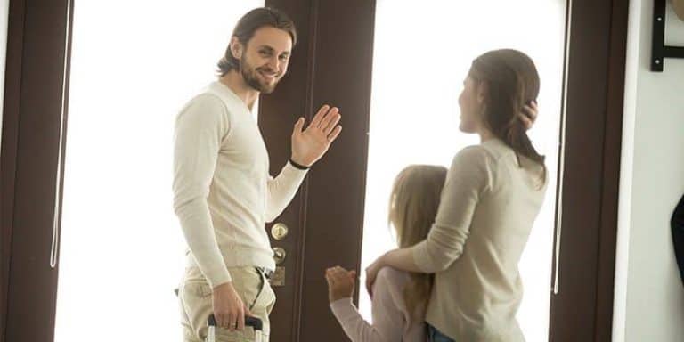 Imagen que muestra un acuerdo de custodia compartida entre padres y niños.
