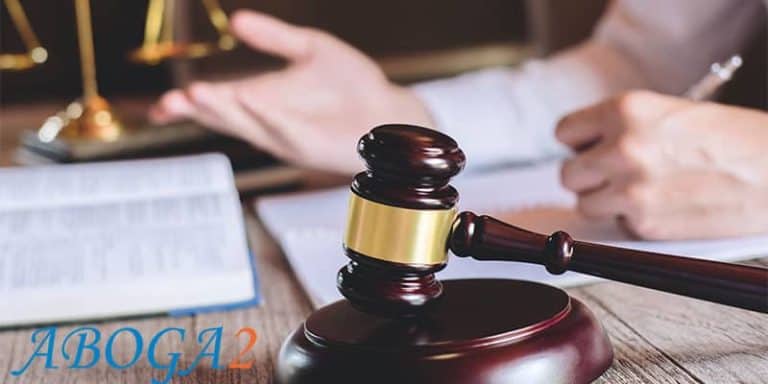 División judicial de la herencia en procesos legales y testamentarios.