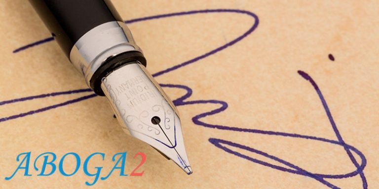Firma de testamento vital para decisiones médicas anticipadas.