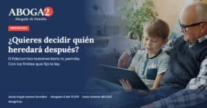 Abuelo y nieto en el sofá con una tableta: fideicomiso en la herencia