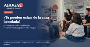 Familia reunida en el salón: vivir en la casa heredada con hermanos coherederos